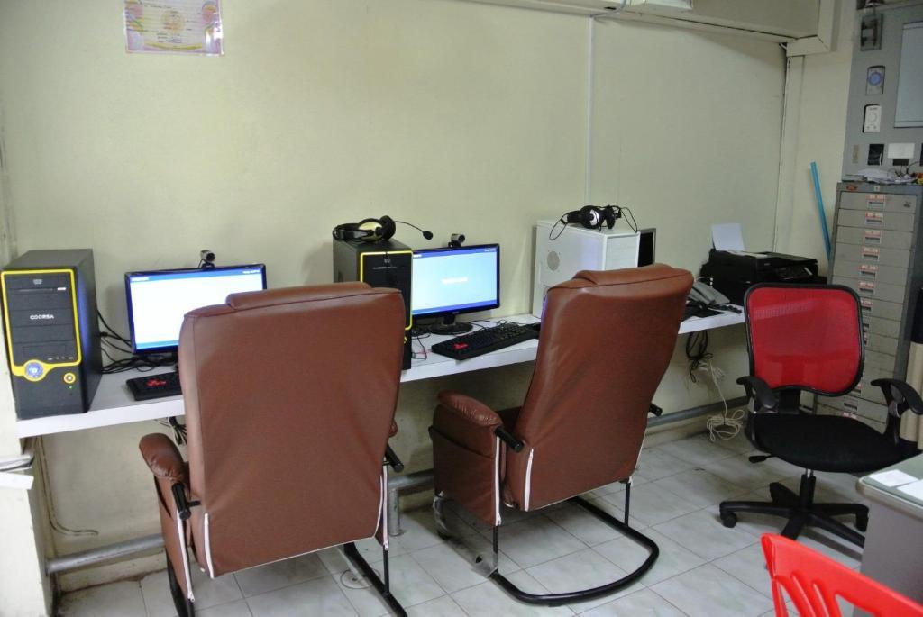 Q6 At 6 Hostel Bangkok Bagian luar foto
