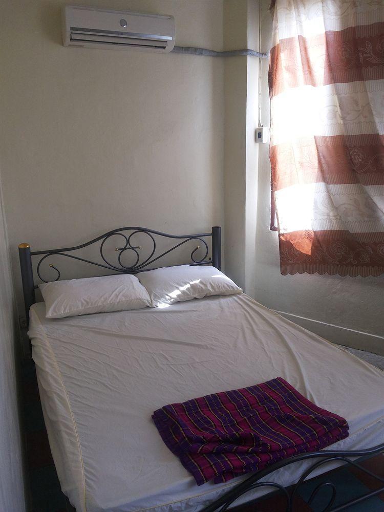Q6 At 6 Hostel Bangkok Bagian luar foto