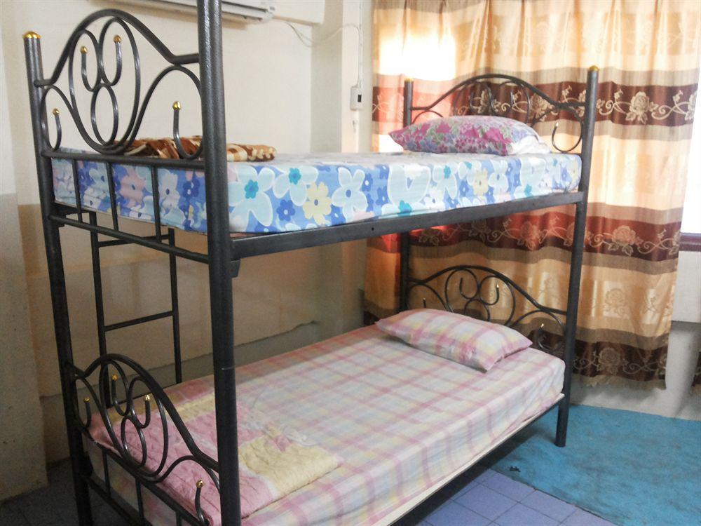 Q6 At 6 Hostel Bangkok Bagian luar foto