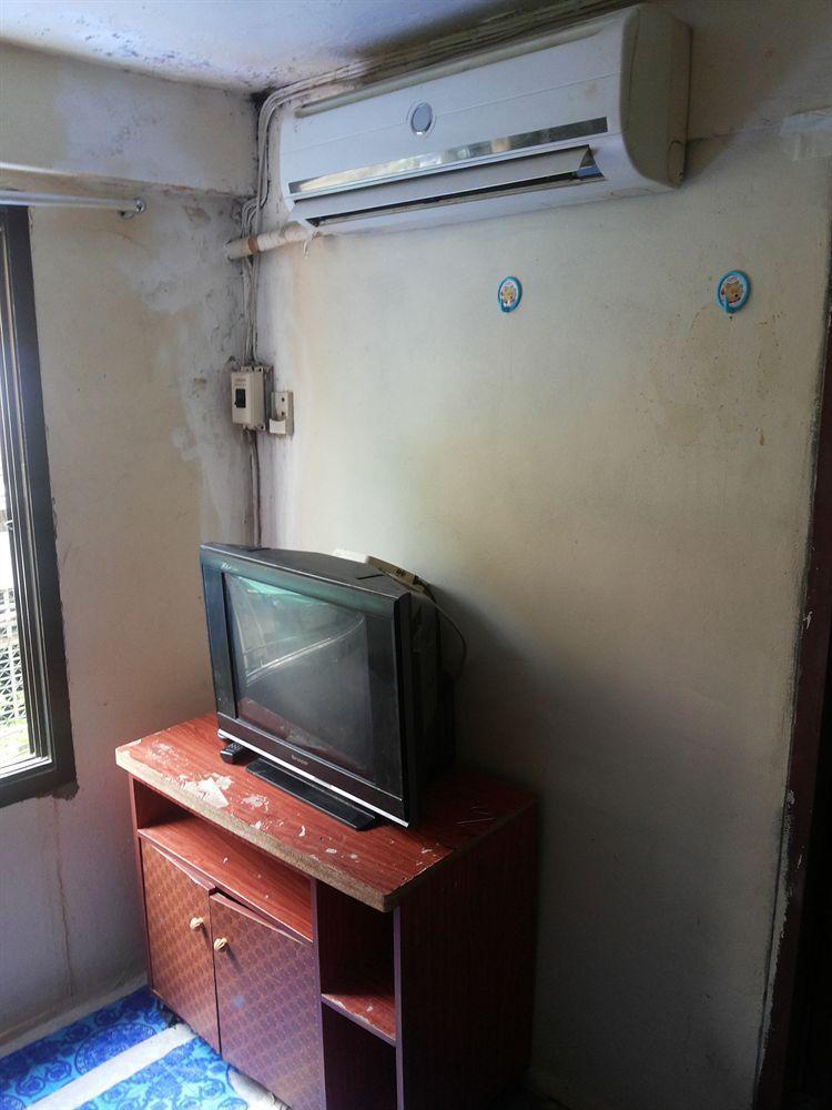 Q6 At 6 Hostel Bangkok Bagian luar foto
