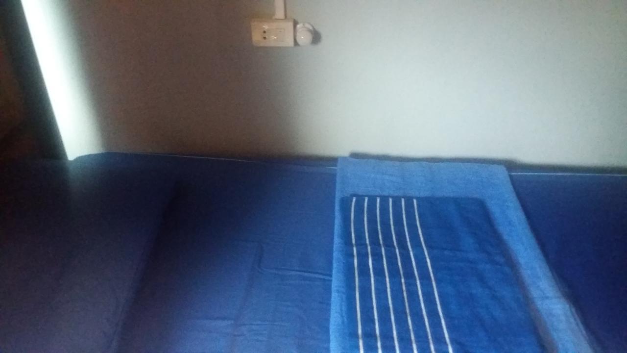 Q6 At 6 Hostel Bangkok Bagian luar foto
