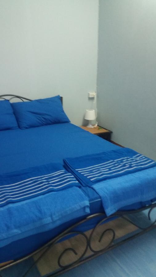 Q6 At 6 Hostel Bangkok Bagian luar foto