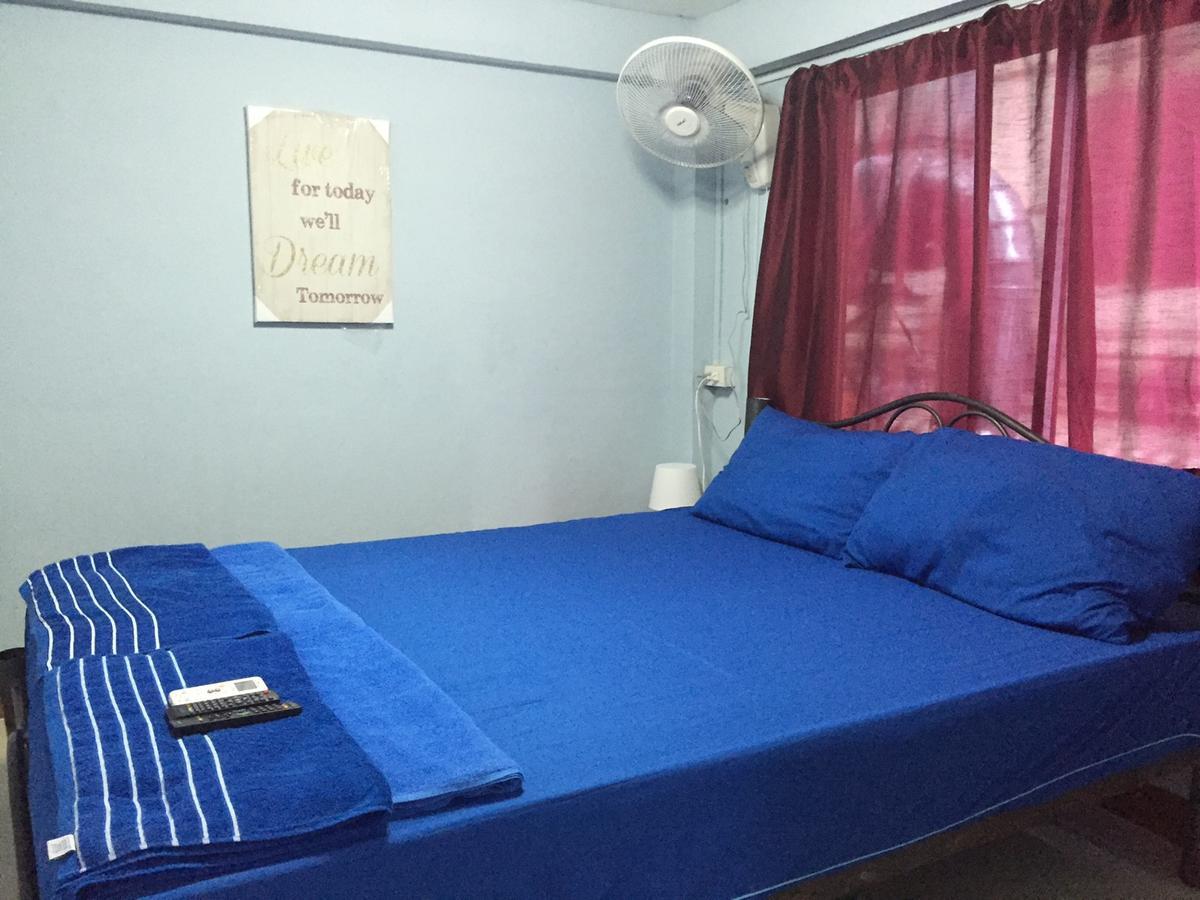 Q6 At 6 Hostel Bangkok Bagian luar foto