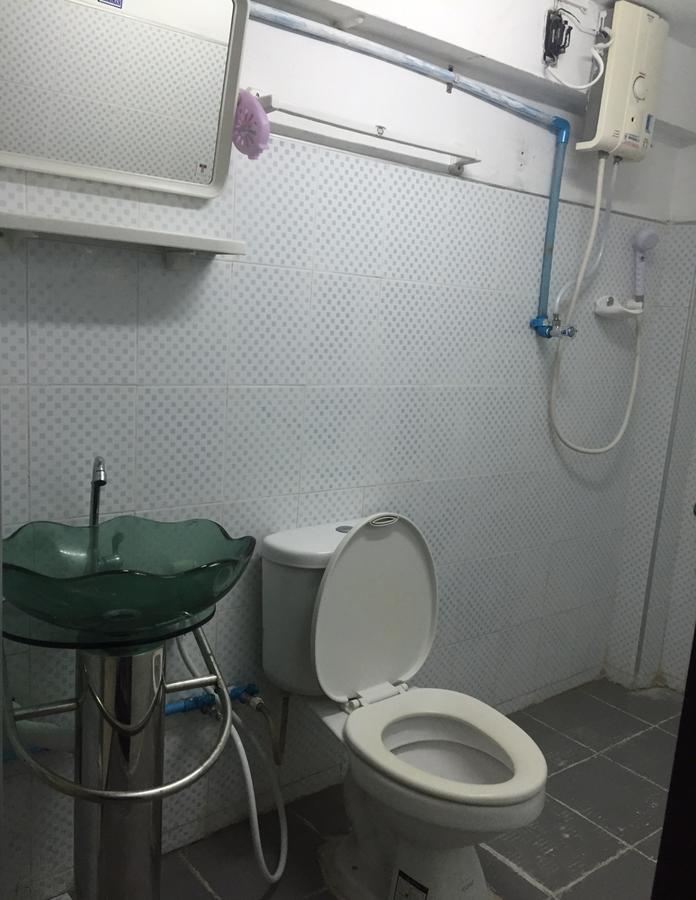 Q6 At 6 Hostel Bangkok Bagian luar foto