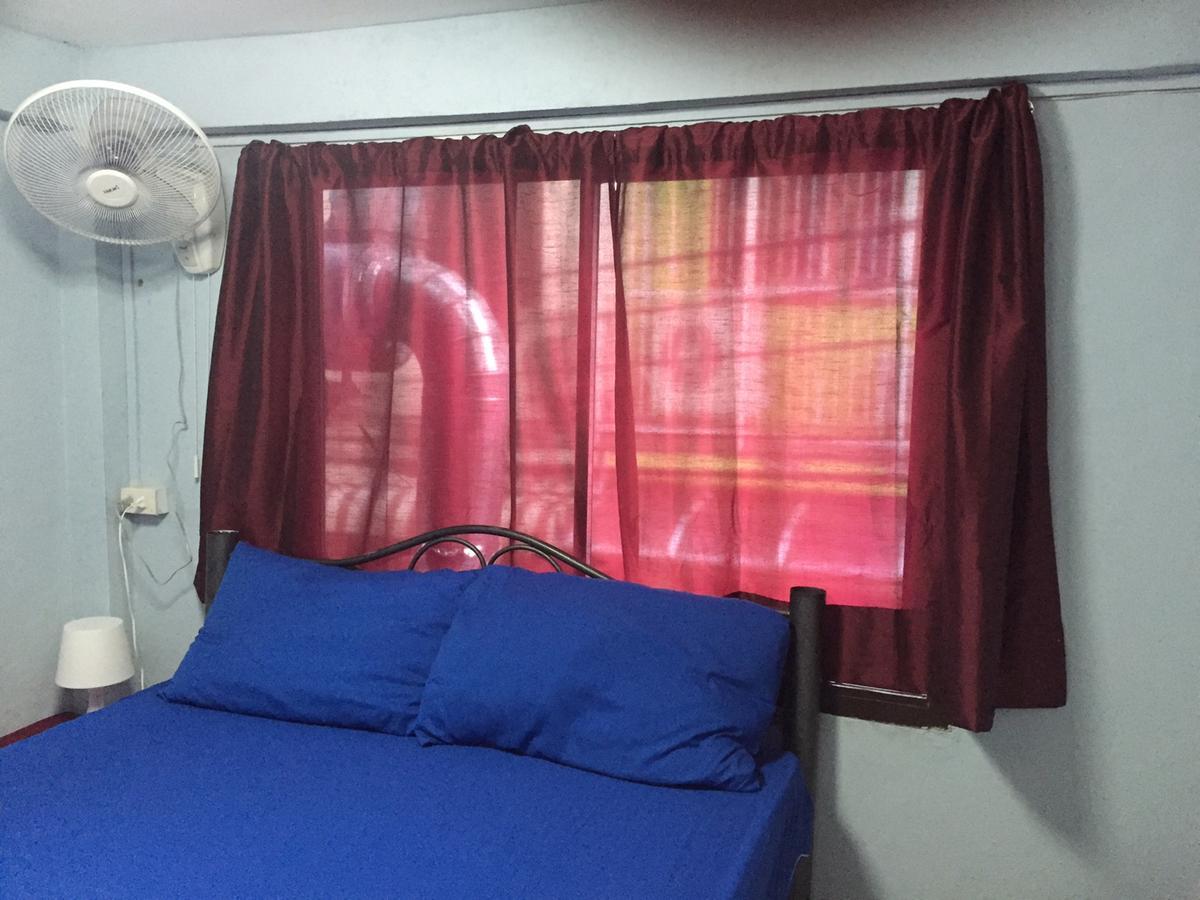 Q6 At 6 Hostel Bangkok Bagian luar foto