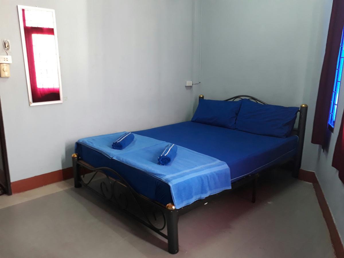 Q6 At 6 Hostel Bangkok Bagian luar foto