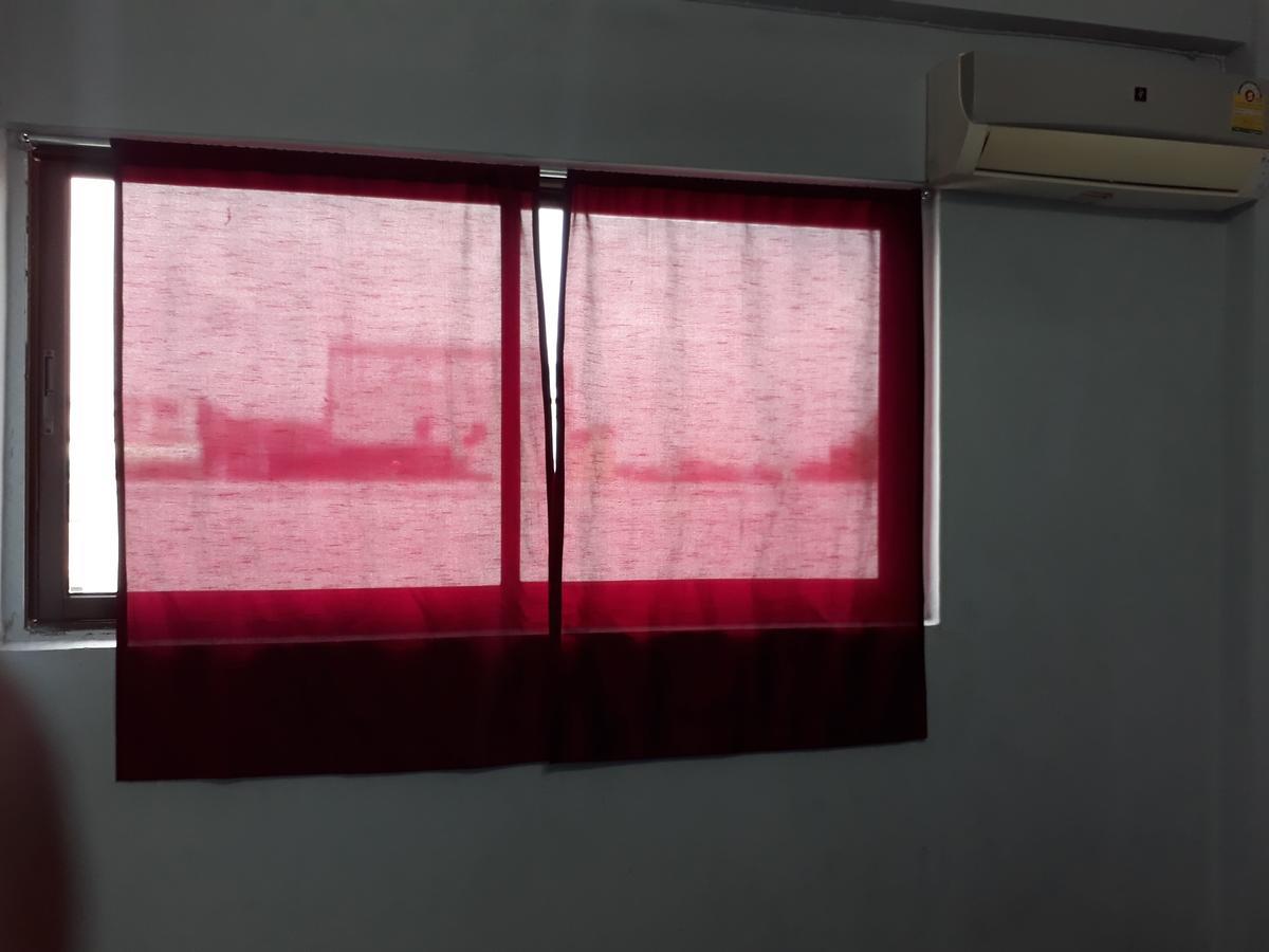 Q6 At 6 Hostel Bangkok Bagian luar foto