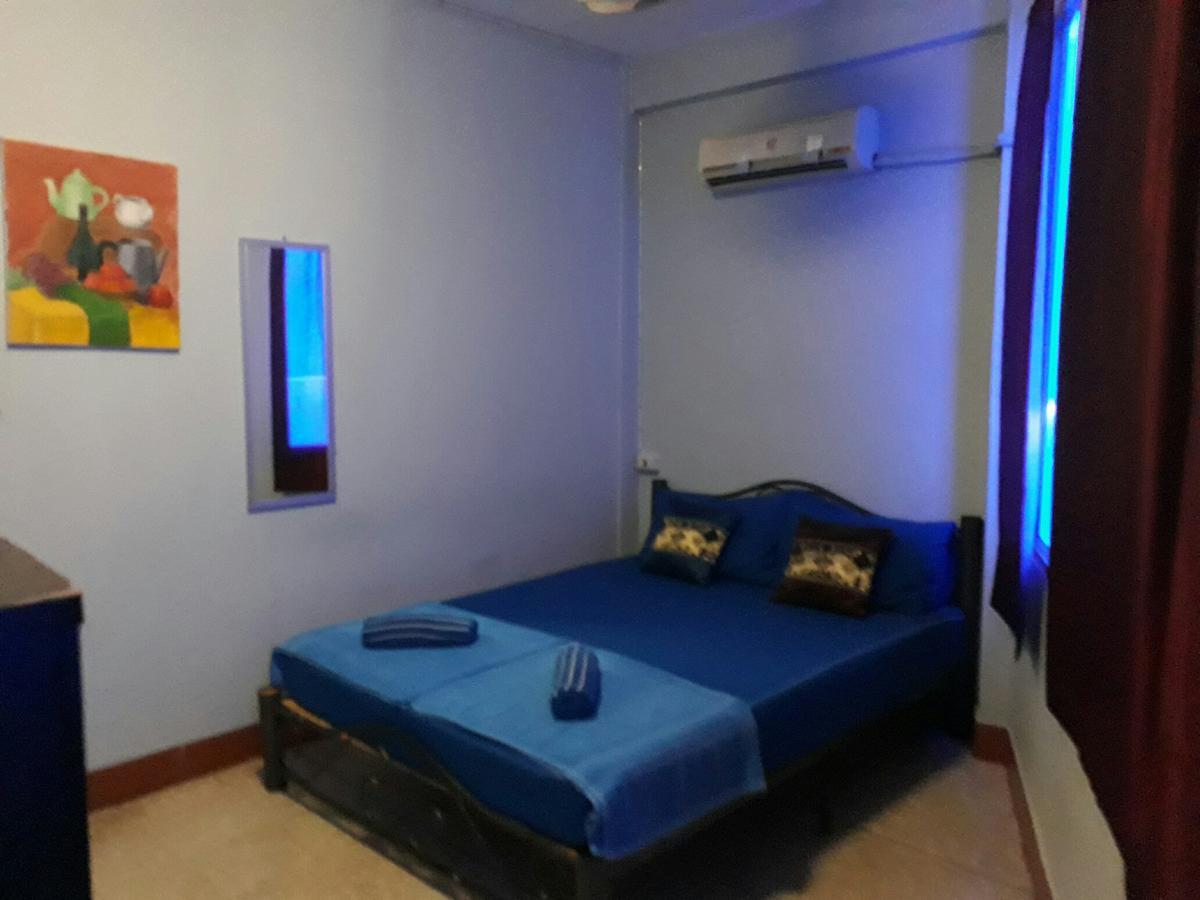 Q6 At 6 Hostel Bangkok Bagian luar foto
