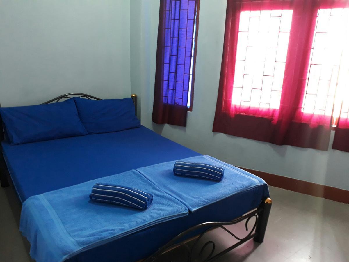 Q6 At 6 Hostel Bangkok Bagian luar foto