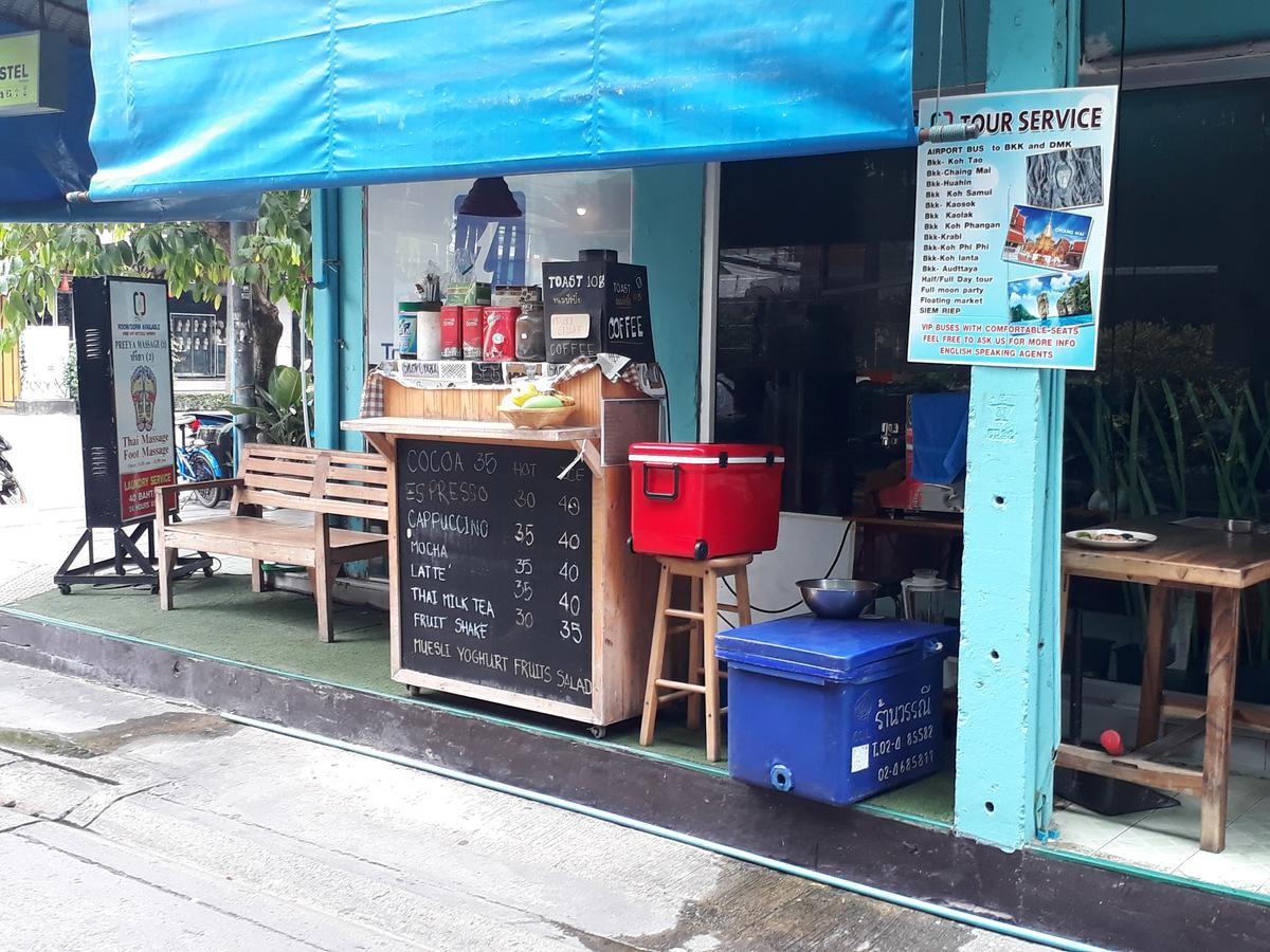 Q6 At 6 Hostel Bangkok Bagian luar foto