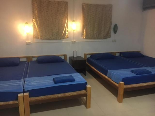 Q6 At 6 Hostel Bangkok Bagian luar foto
