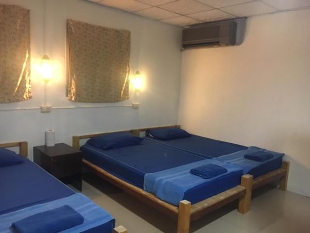 Q6 At 6 Hostel Bangkok Bagian luar foto