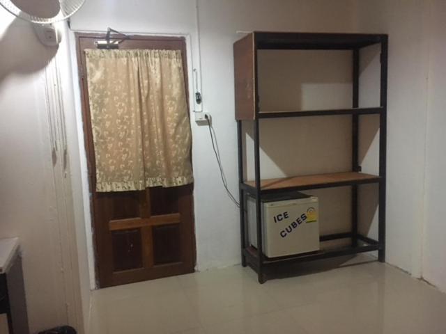Q6 At 6 Hostel Bangkok Bagian luar foto