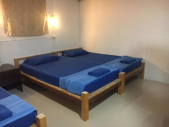 Q6 At 6 Hostel Bangkok Bagian luar foto