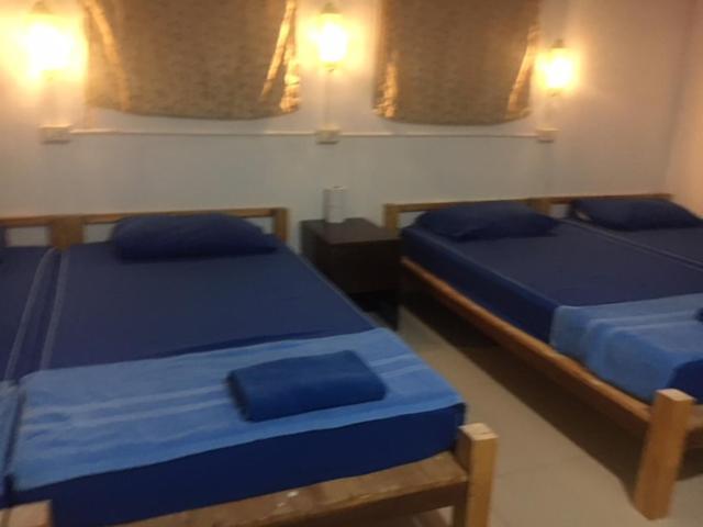 Q6 At 6 Hostel Bangkok Bagian luar foto